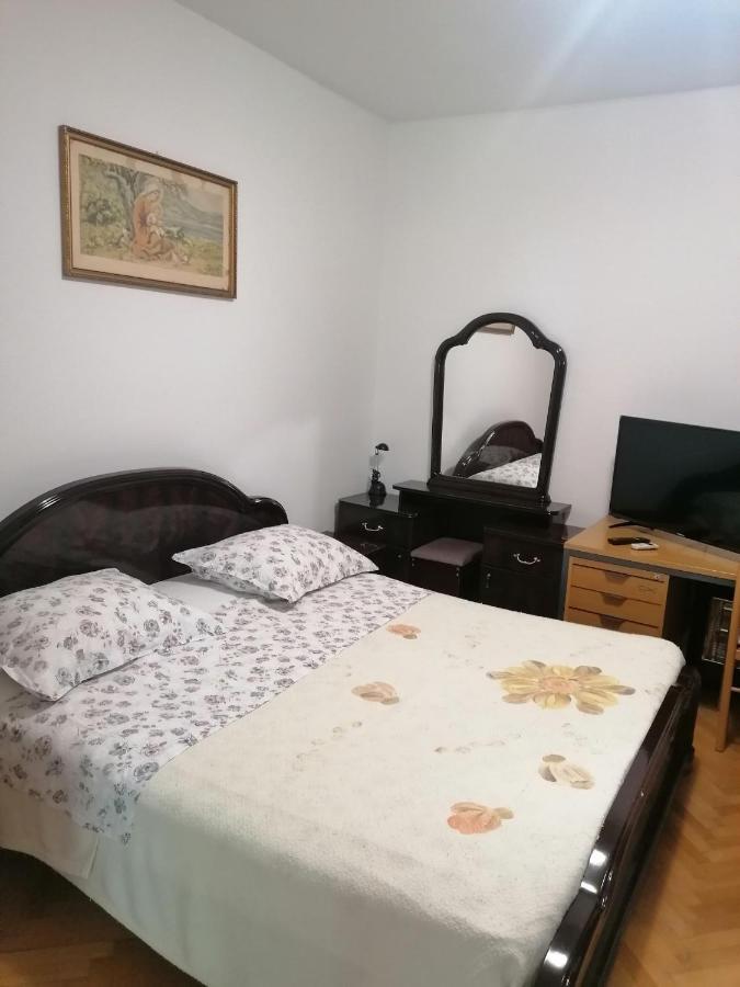 Apartments And Rooms Tomas Podstrana Luaran gambar
