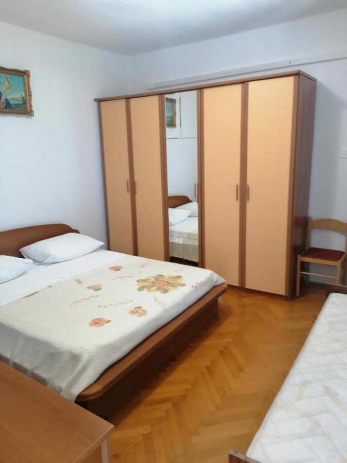 Apartments And Rooms Tomas Podstrana Luaran gambar