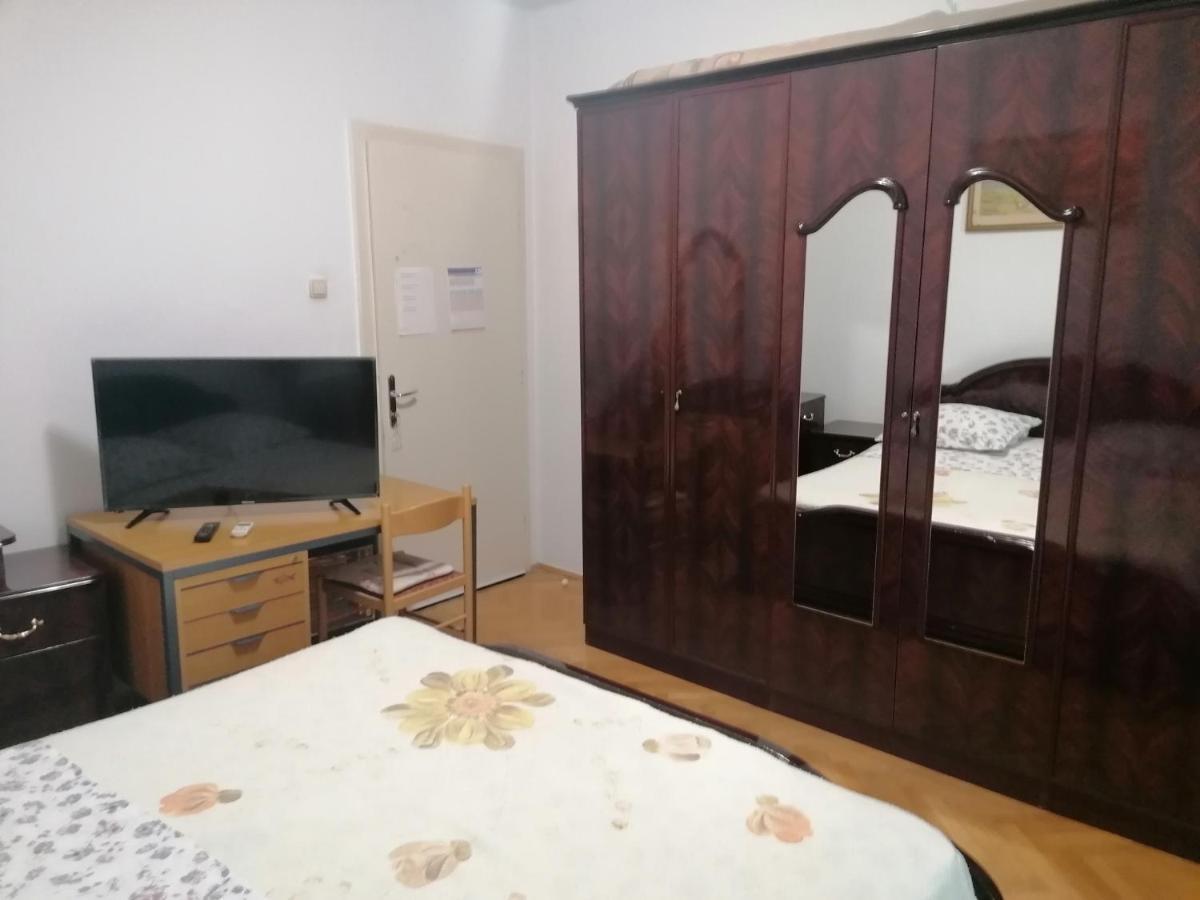 Apartments And Rooms Tomas Podstrana Luaran gambar
