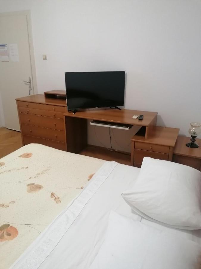 Apartments And Rooms Tomas Podstrana Luaran gambar