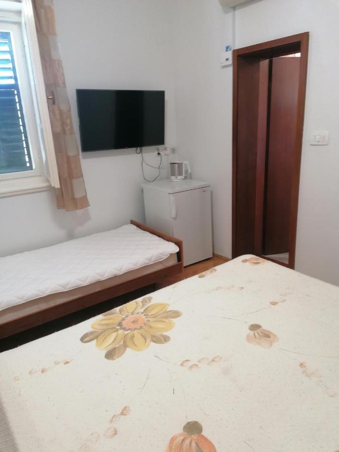 Apartments And Rooms Tomas Podstrana Luaran gambar