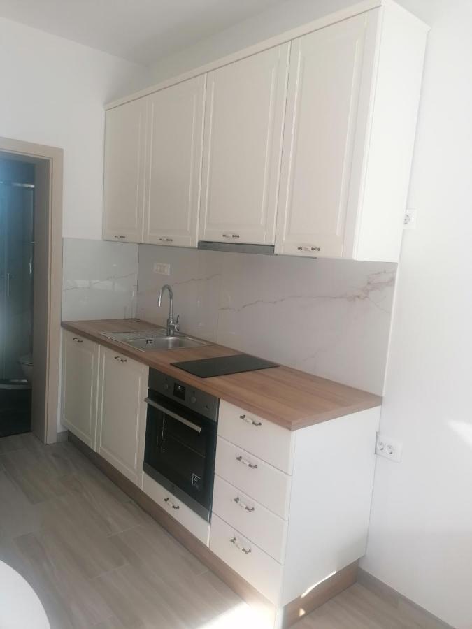 Apartments And Rooms Tomas Podstrana Luaran gambar