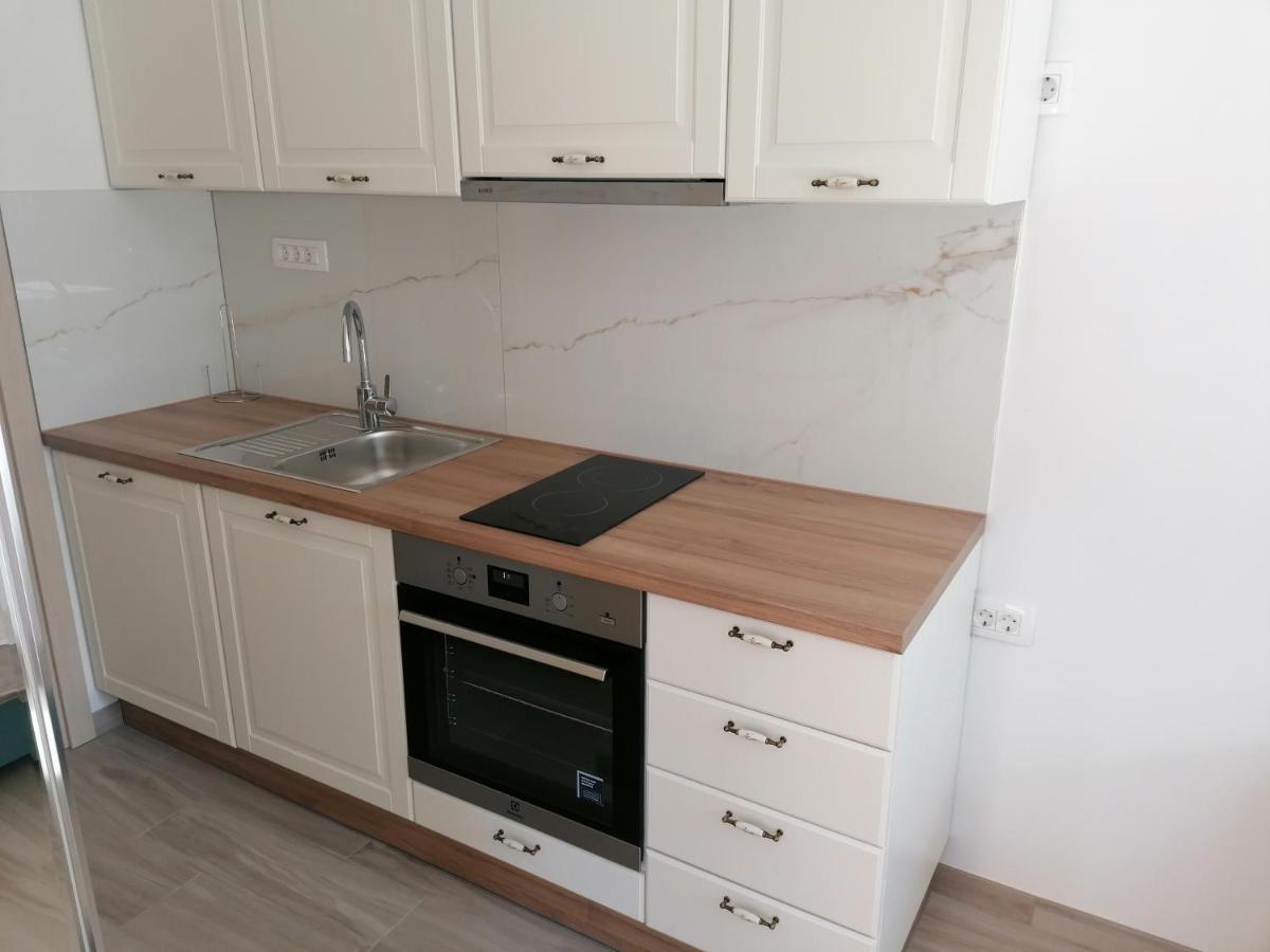 Apartments And Rooms Tomas Podstrana Luaran gambar