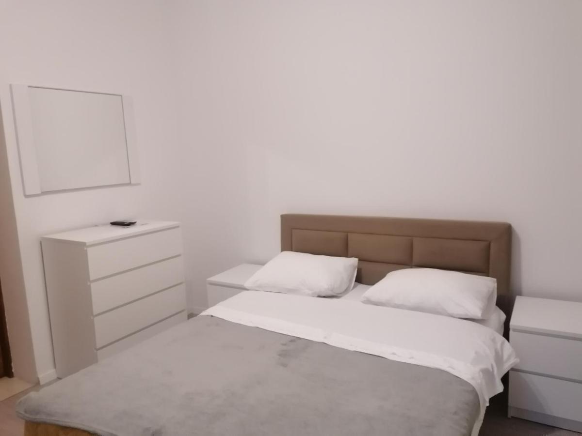 Apartments And Rooms Tomas Podstrana Luaran gambar