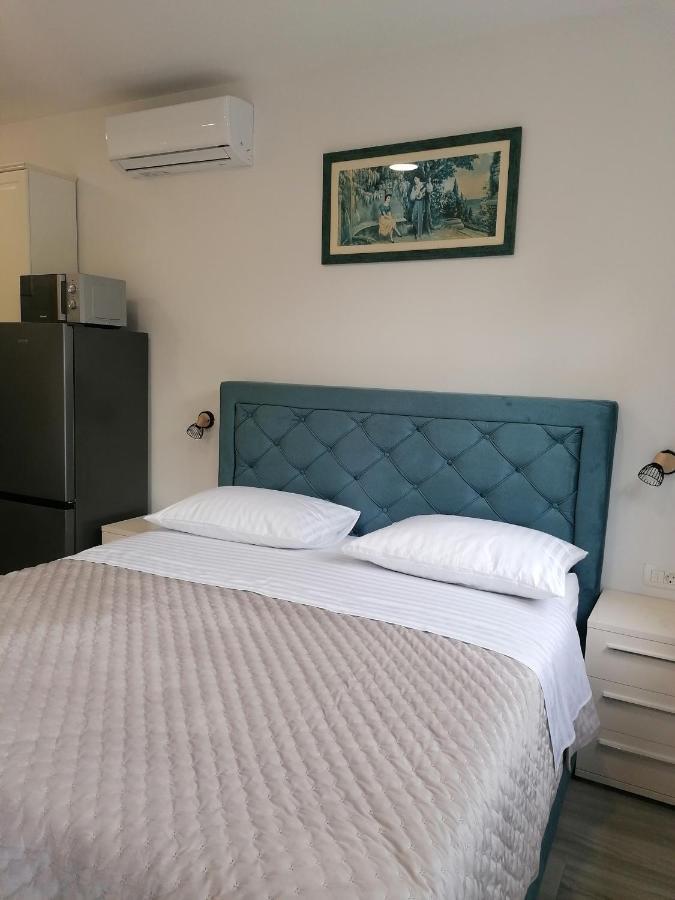Apartments And Rooms Tomas Podstrana Luaran gambar