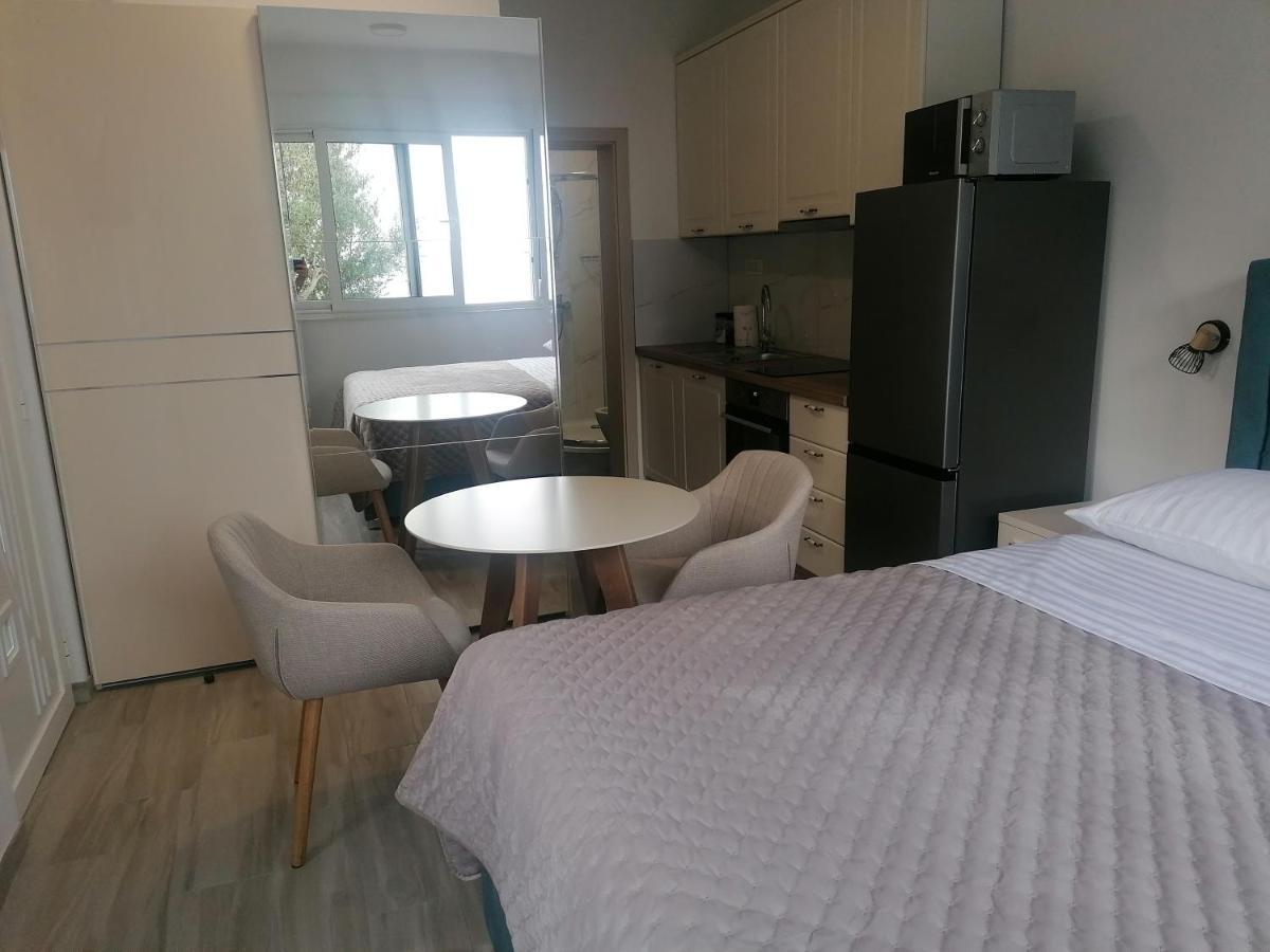 Apartments And Rooms Tomas Podstrana Luaran gambar