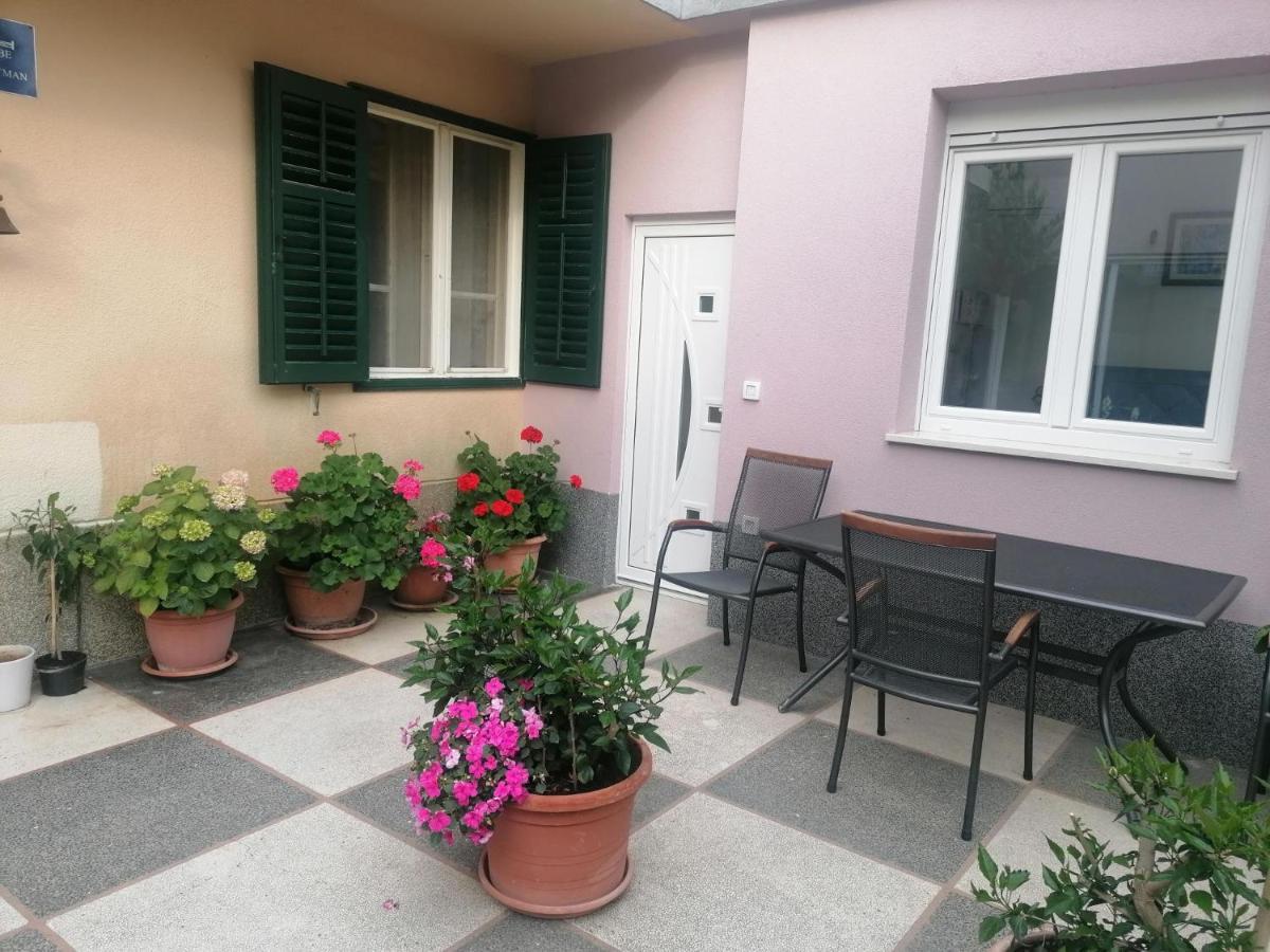 Apartments And Rooms Tomas Podstrana Luaran gambar