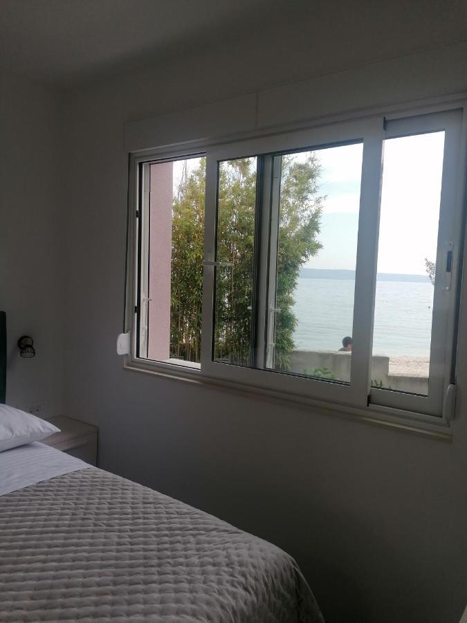 Apartments And Rooms Tomas Podstrana Luaran gambar