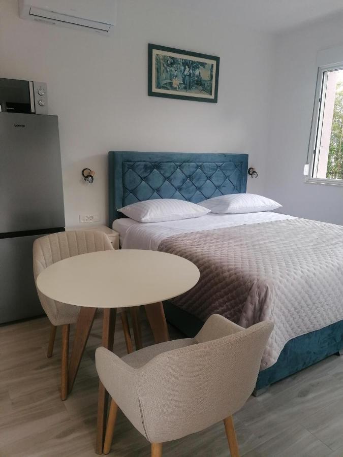 Apartments And Rooms Tomas Podstrana Luaran gambar
