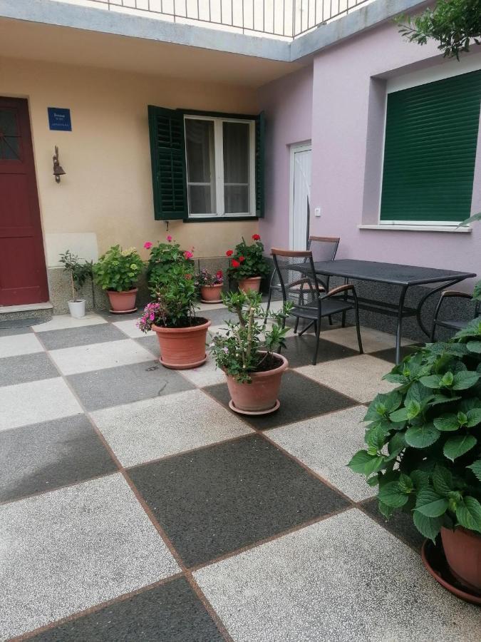 Apartments And Rooms Tomas Podstrana Luaran gambar
