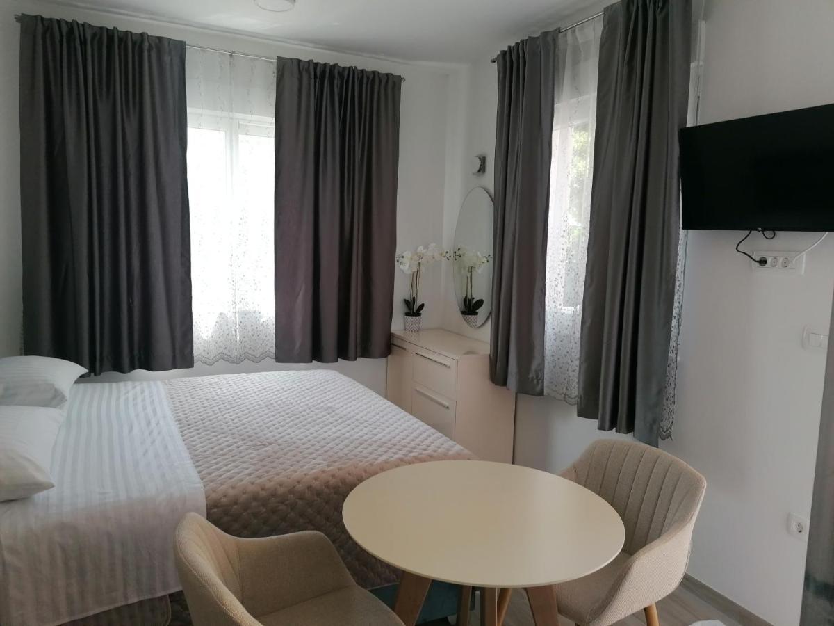 Apartments And Rooms Tomas Podstrana Luaran gambar