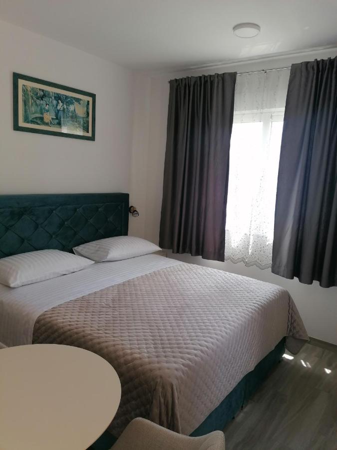 Apartments And Rooms Tomas Podstrana Luaran gambar
