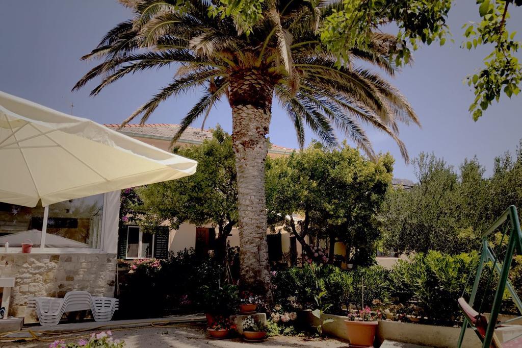 Apartments And Rooms Tomas Podstrana Luaran gambar
