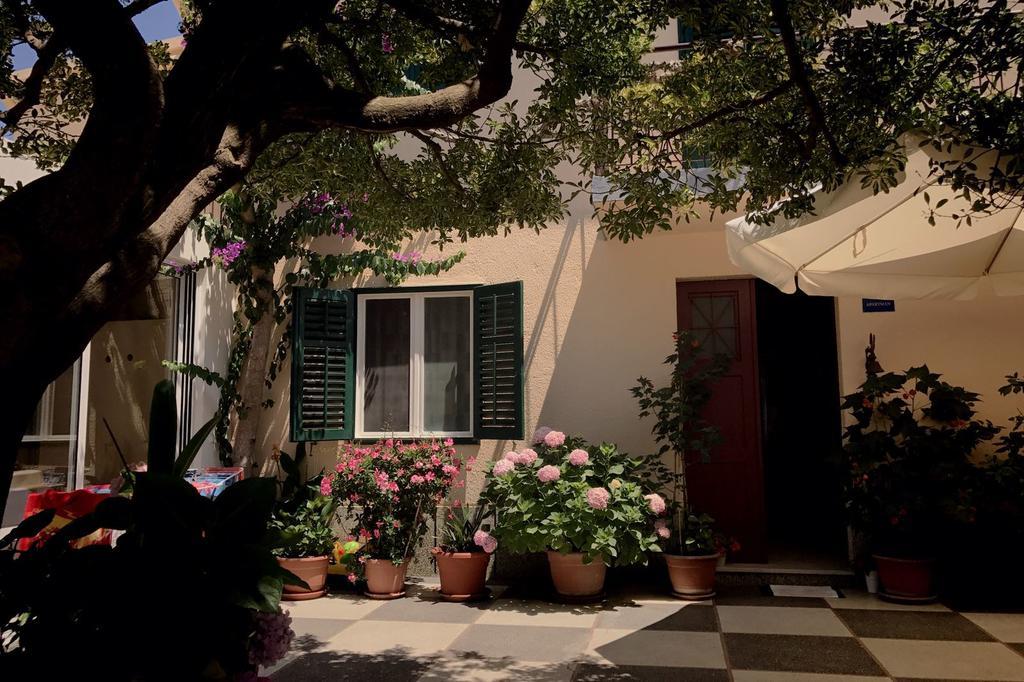 Apartments And Rooms Tomas Podstrana Luaran gambar