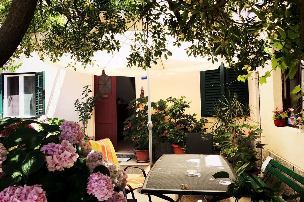 Apartments And Rooms Tomas Podstrana Luaran gambar