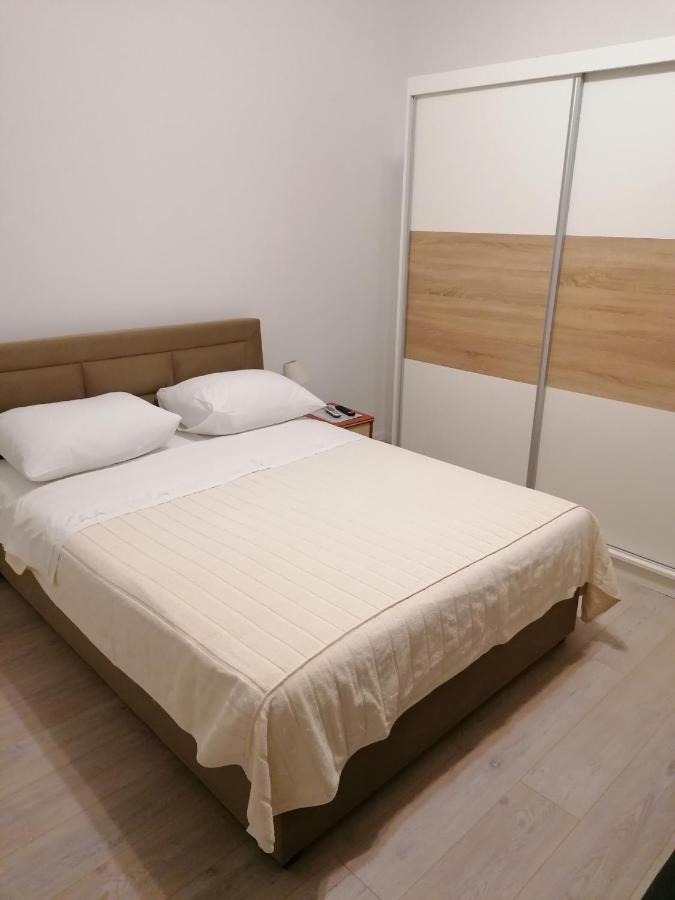Apartments And Rooms Tomas Podstrana Luaran gambar